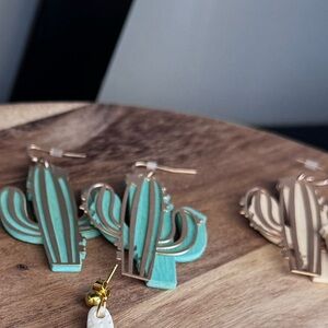 Saguaro cactus earrings in two colors NWT